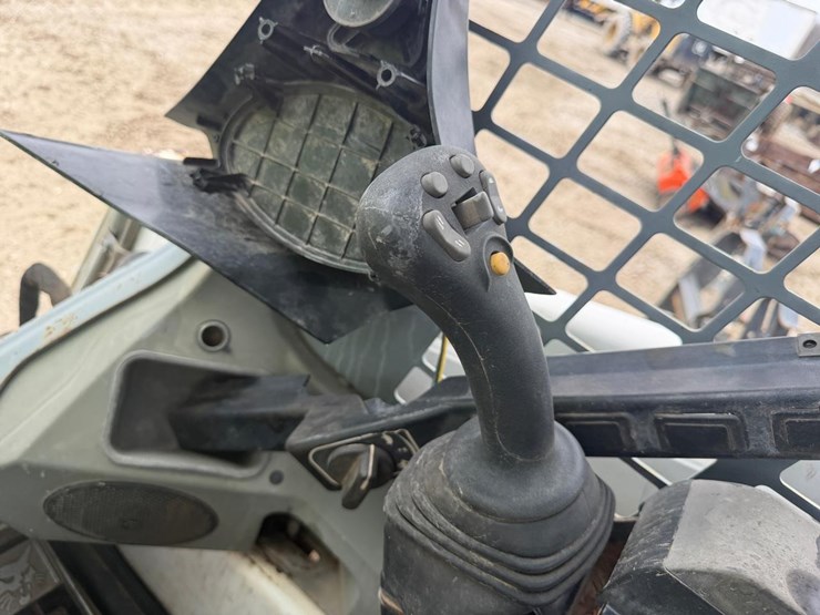 2016-bobcat-t450-image-19