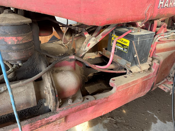 1958-massey-ferguson-33-image-13