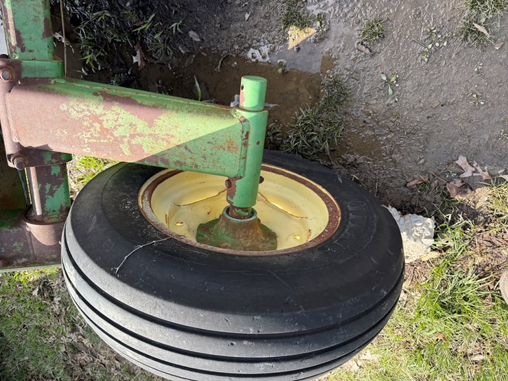 john-deere-220-image-7