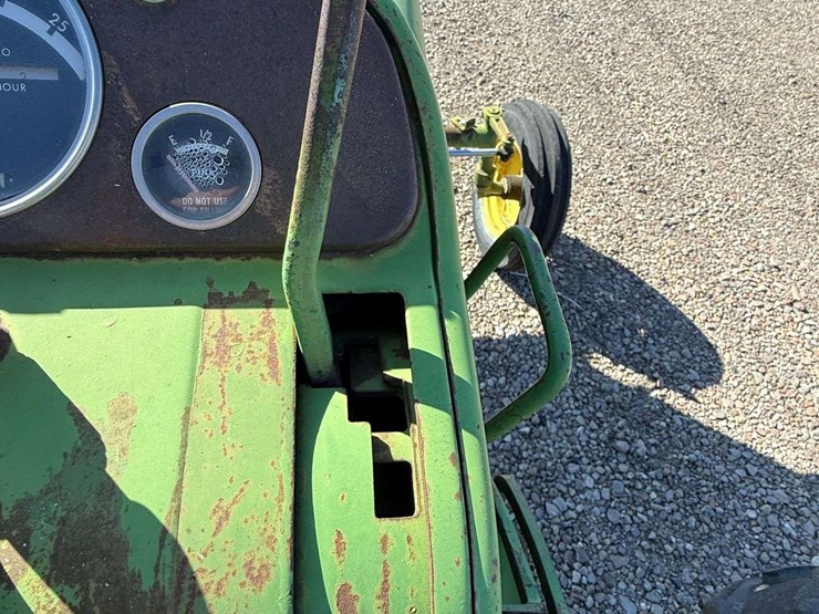 john-deere-3010-image-16