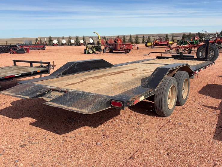 2018-titan-trailer-image-4