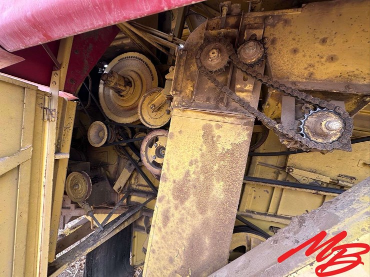 new-holland-70-image-15