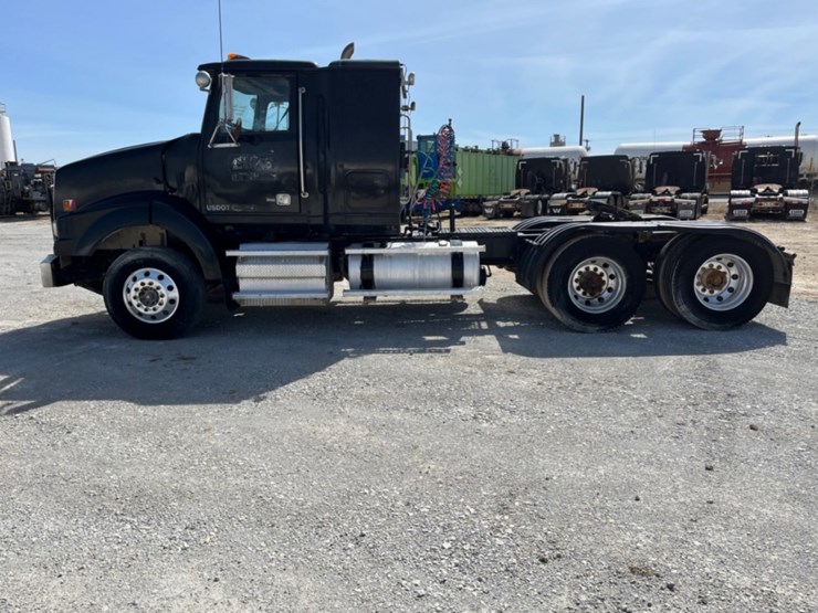 2011-western-star-4900sa-image-8