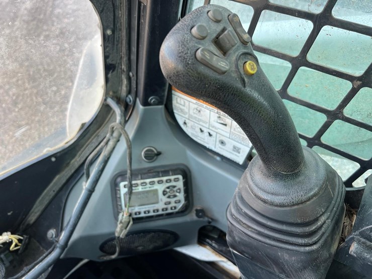 2020-bobcat-t770-image-22