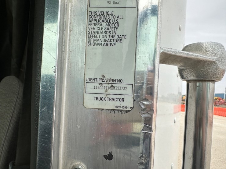 2013-kenworth-t660-image-13