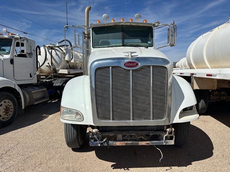 2012-peterbilt-386-image-2