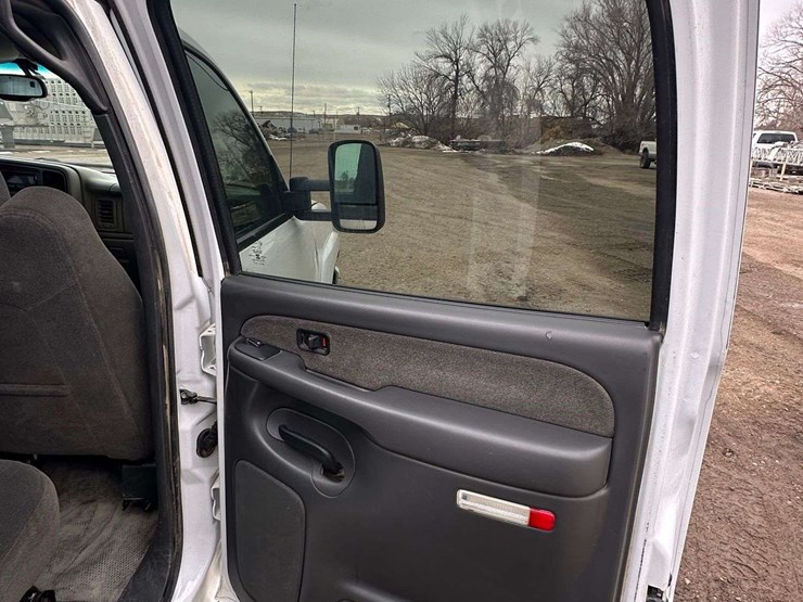 2007-gmc-3500-image-35