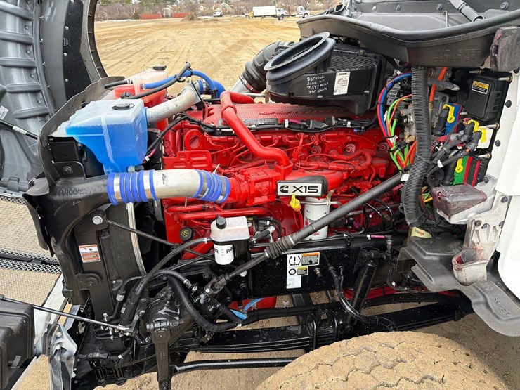 2026-peterbilt-567-image-17