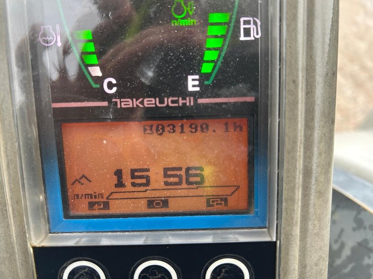 2015-takeuchi-tb260-image-22