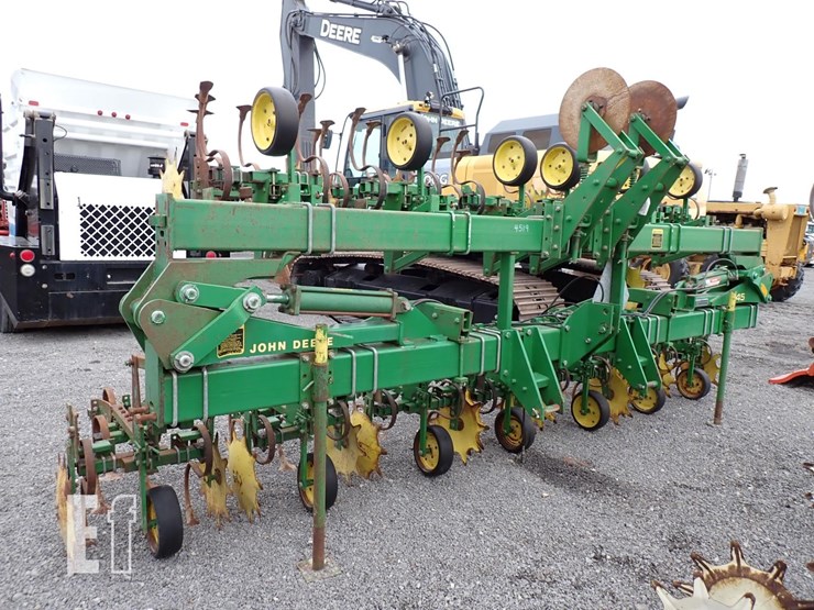 john-deere-845-image-1