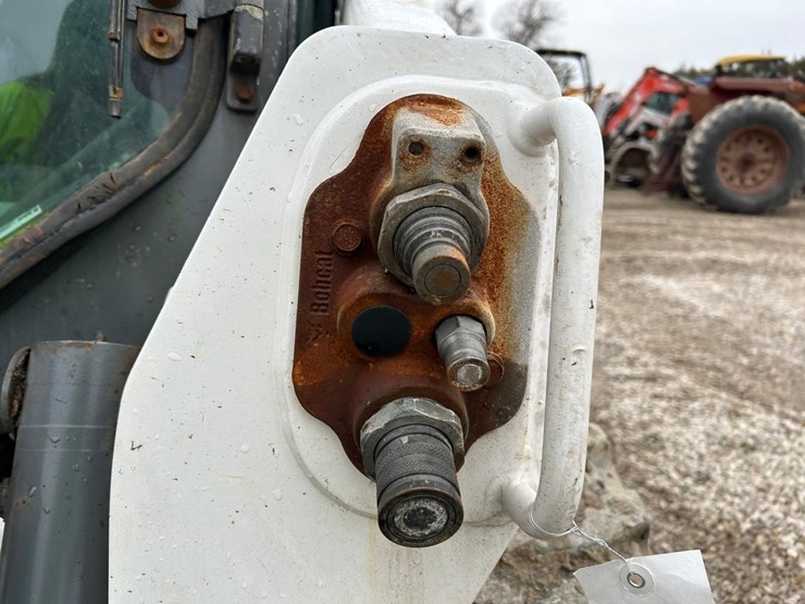 2020-bobcat-s570-image-11