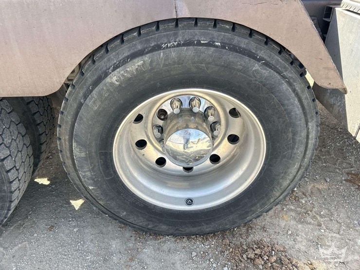 2006-peterbilt-379-image-43