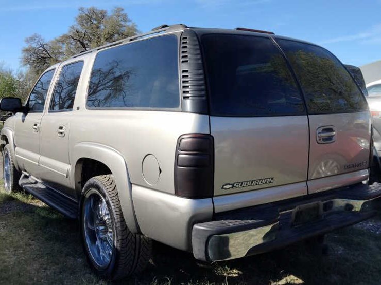 2003-chevrolet-suburban-image-5