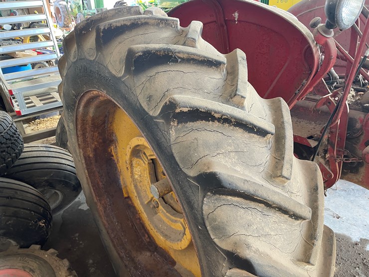 1958-massey-ferguson-33-image-9