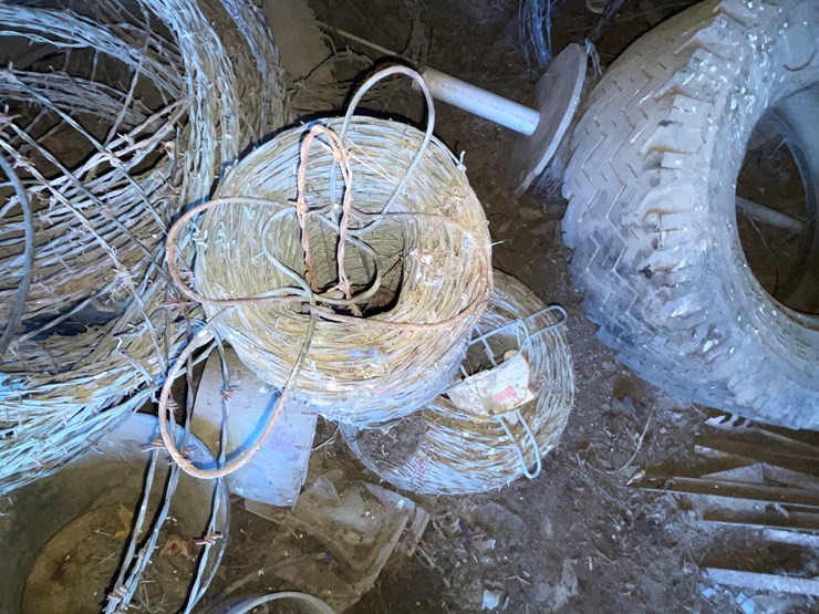 #6091-•-spools-of-barbed-wire-image-3
