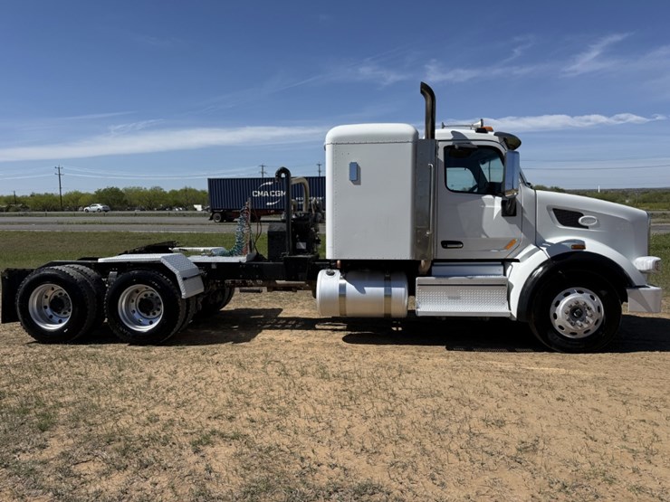 2018-peterbilt-567-image-4