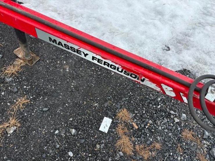 massey-ferguson-v-12-wheel-rake-image-4