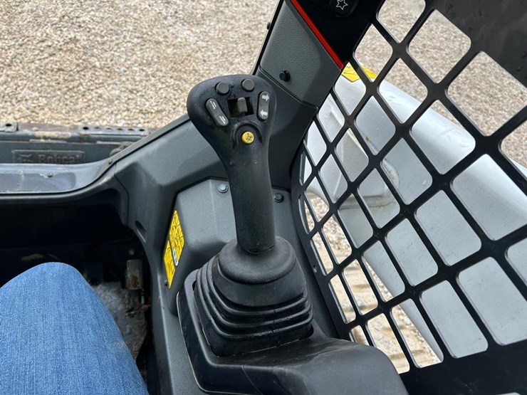 2022-bobcat-t76-image-26