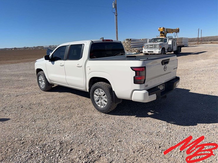 2022-nissan-frontier-sv-image-3