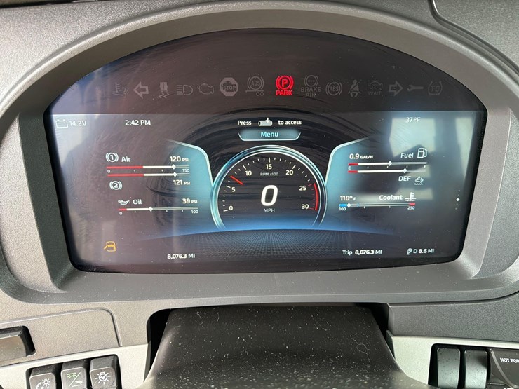 2026-peterbilt-567-image-33