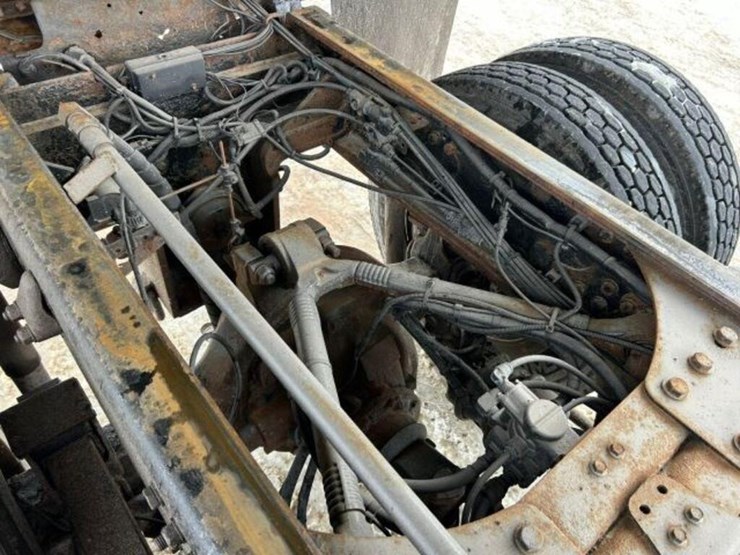 2017-western-star-4700-image-68