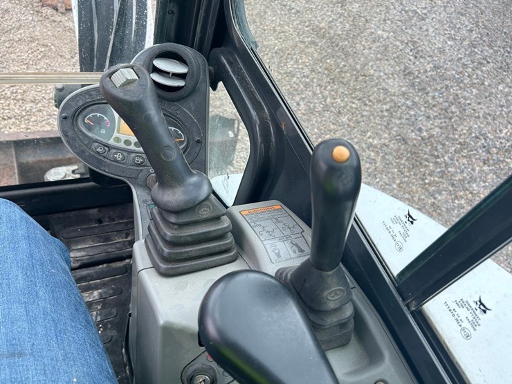 2016-bobcat-e50-image-22