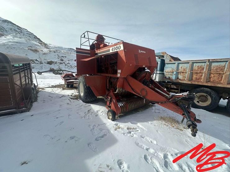 hesston-4900-image-1