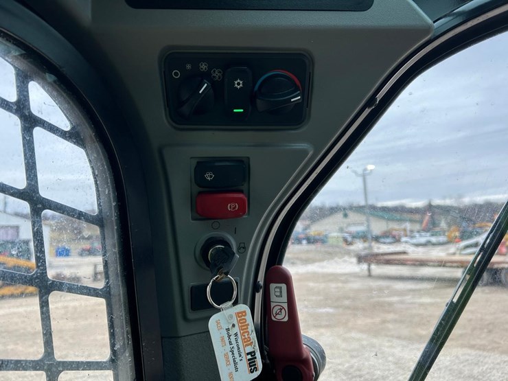 2023-caterpillar-299d3-image-26