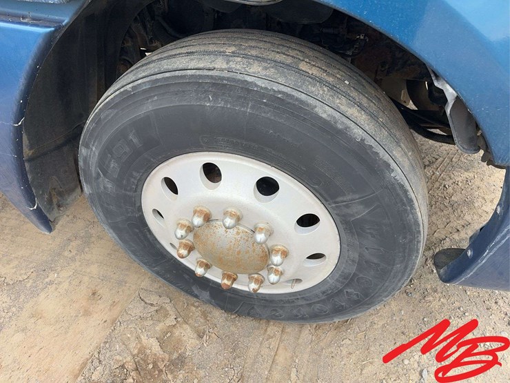 2005-freightliner-columbia-120-image-4