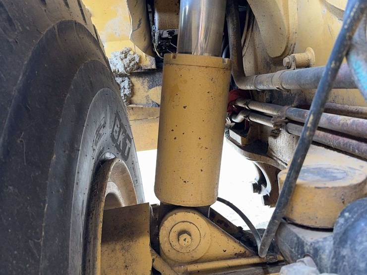 2007-caterpillar-740-image-42