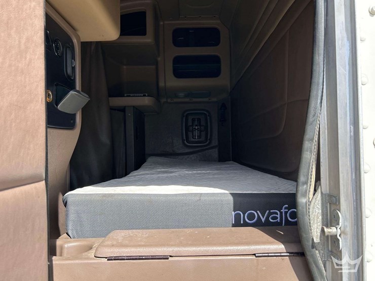 2006-peterbilt-379-image-28