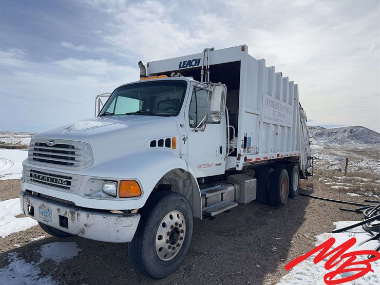 2002-sterling-m8500-image-1