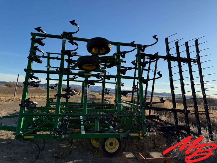 john-deere-32-image-4