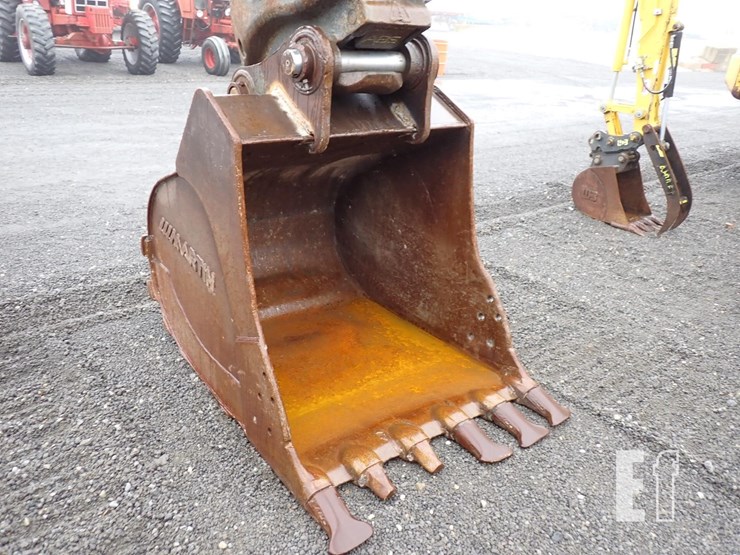 2016-deere-300g-lc-image-15