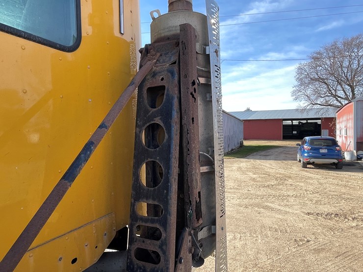 #6036-•-2009-freightliner-semi-(wi-title-in-delay)-image-25