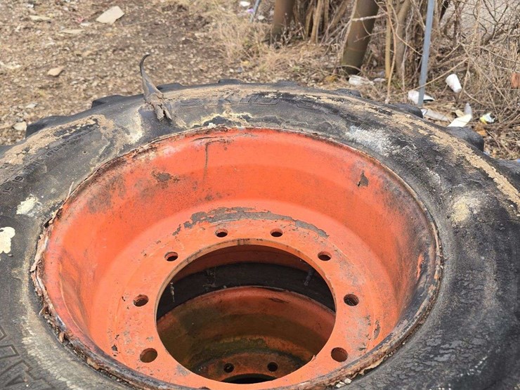 foam-filled-10-bolt-foam-filled-tires,-15-19-image-2