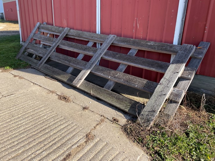 #6073-•-(2)-16'-wood-gates-image-1