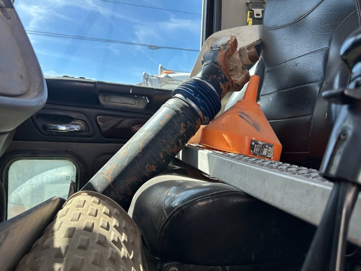 2012-peterbilt-386-image-12