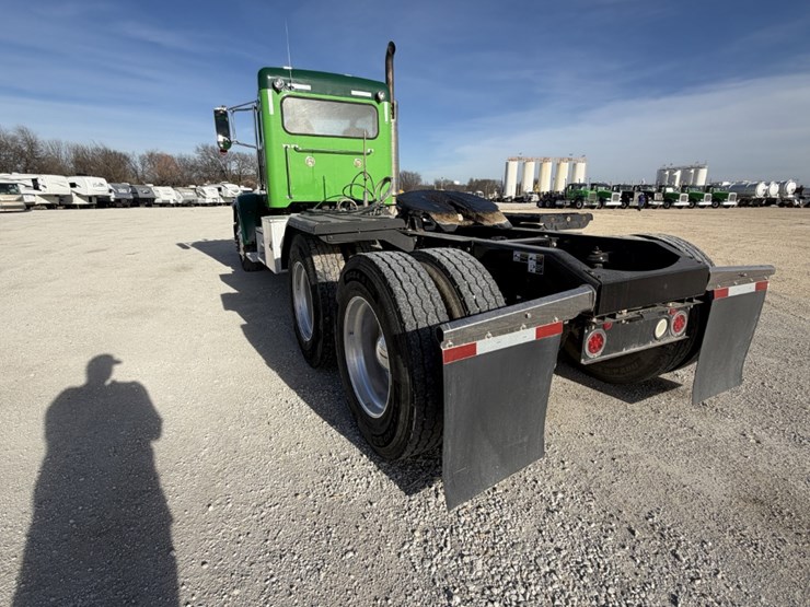 2021-peterbilt-367-image-8