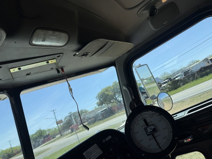 2013-peterbilt-367-image-26