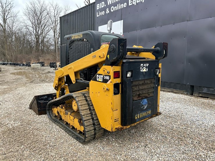 2015-caterpillar-249d-image-3