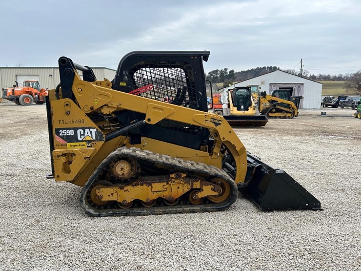 2015-caterpillar-259d-image-5