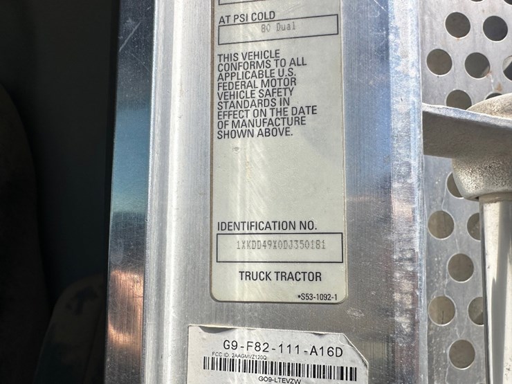 2013-kenworth-t800-image-15