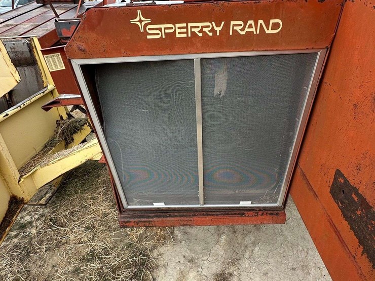 new-holland-1048-image-26