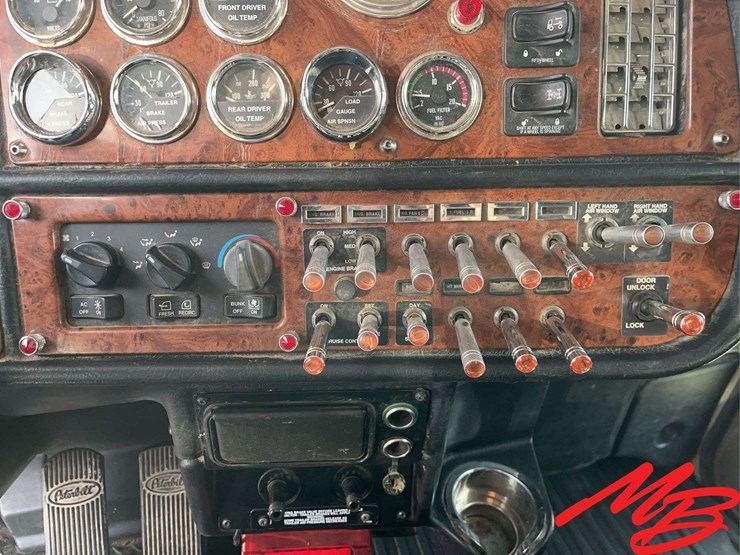 2004-peterbilt-379-image-47