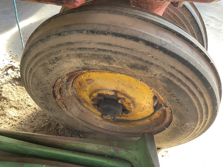 1958-massey-ferguson-33-image-4