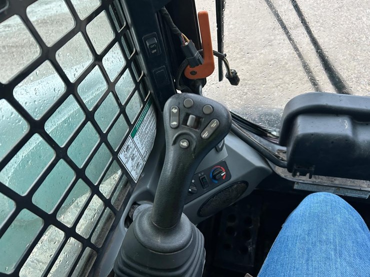 2022-bobcat-t770-image-25