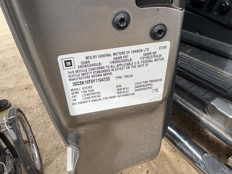 2000-chevrolet-1500-image-9