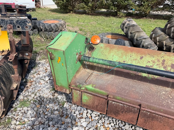 john-deere-220-image-31
