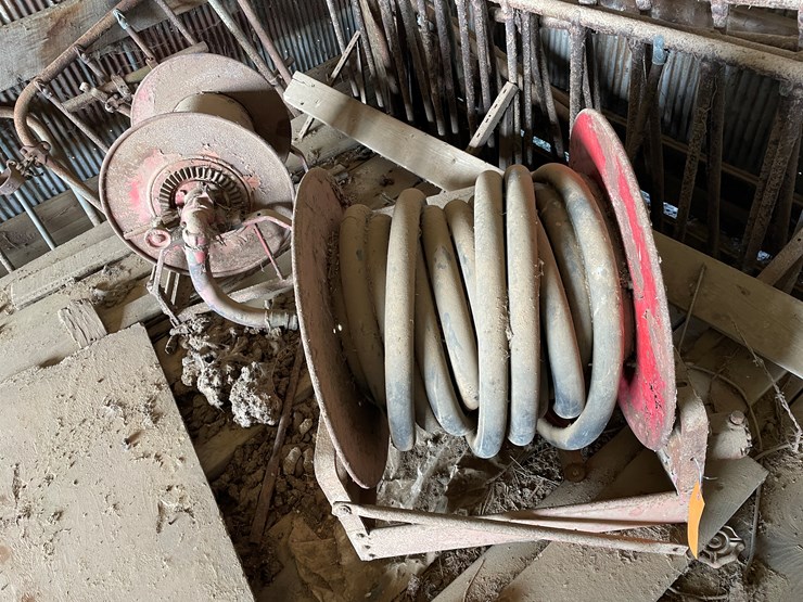 #6066-•-(2)-hydraulic-hose-reels-image-1